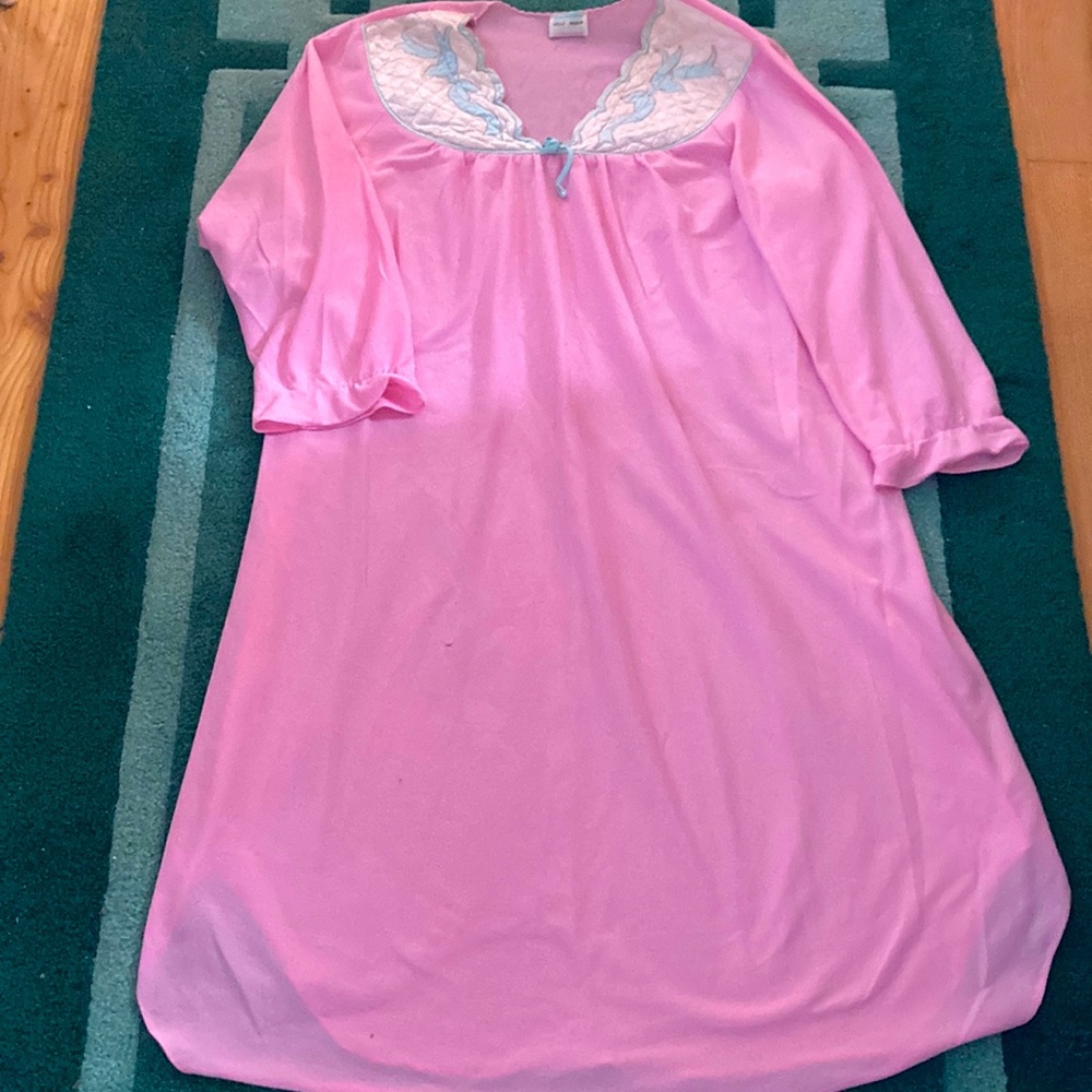 Kelly Reed Pink nightgown with decorative bodice.  Tags missing, fits X1.